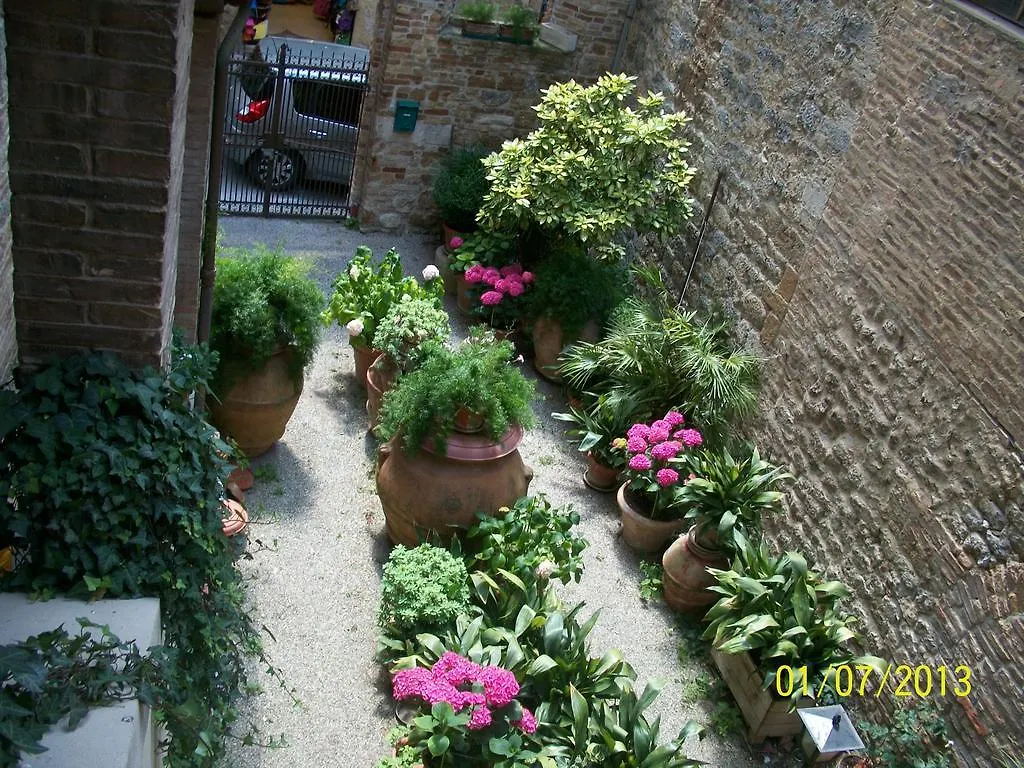 Affittacamere Hotel La Torre Nomipesciolini San Gimignano Italia