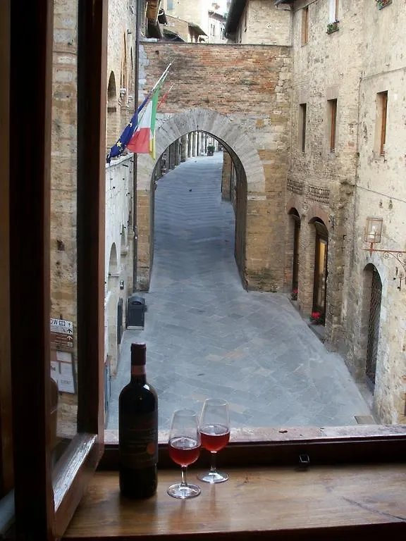 Hotel La Torre Nomipesciolini San Gimignano Affittacamere